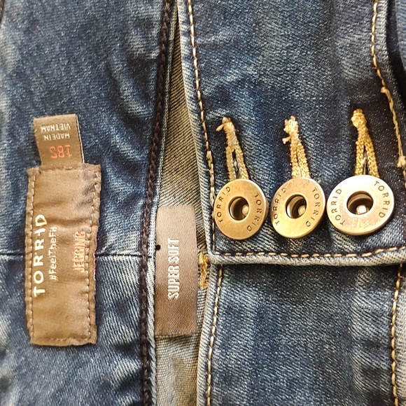 Torrid Stretch Jeggings - Picture 3 of 4